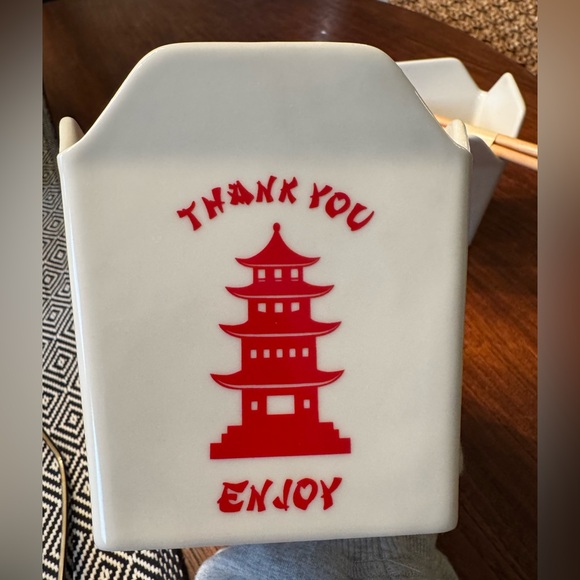 Set of ceramic Chinese takeout box-style serving bowls with chopsticks. - Picture 6 of 12